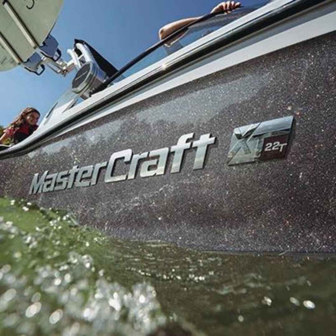 MasterCraft XT im Wasser fotografiert